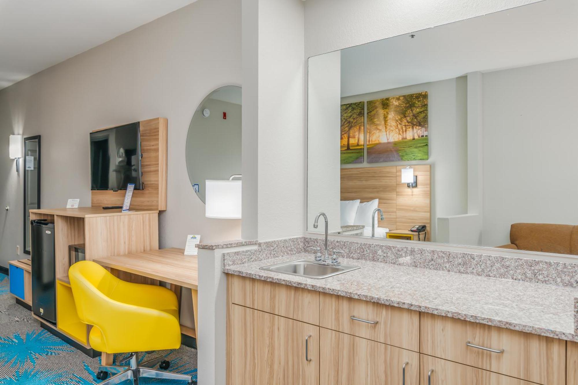 Days Inn & Suites By Wyndham Prattville-Montgomery Exteriér fotografie
