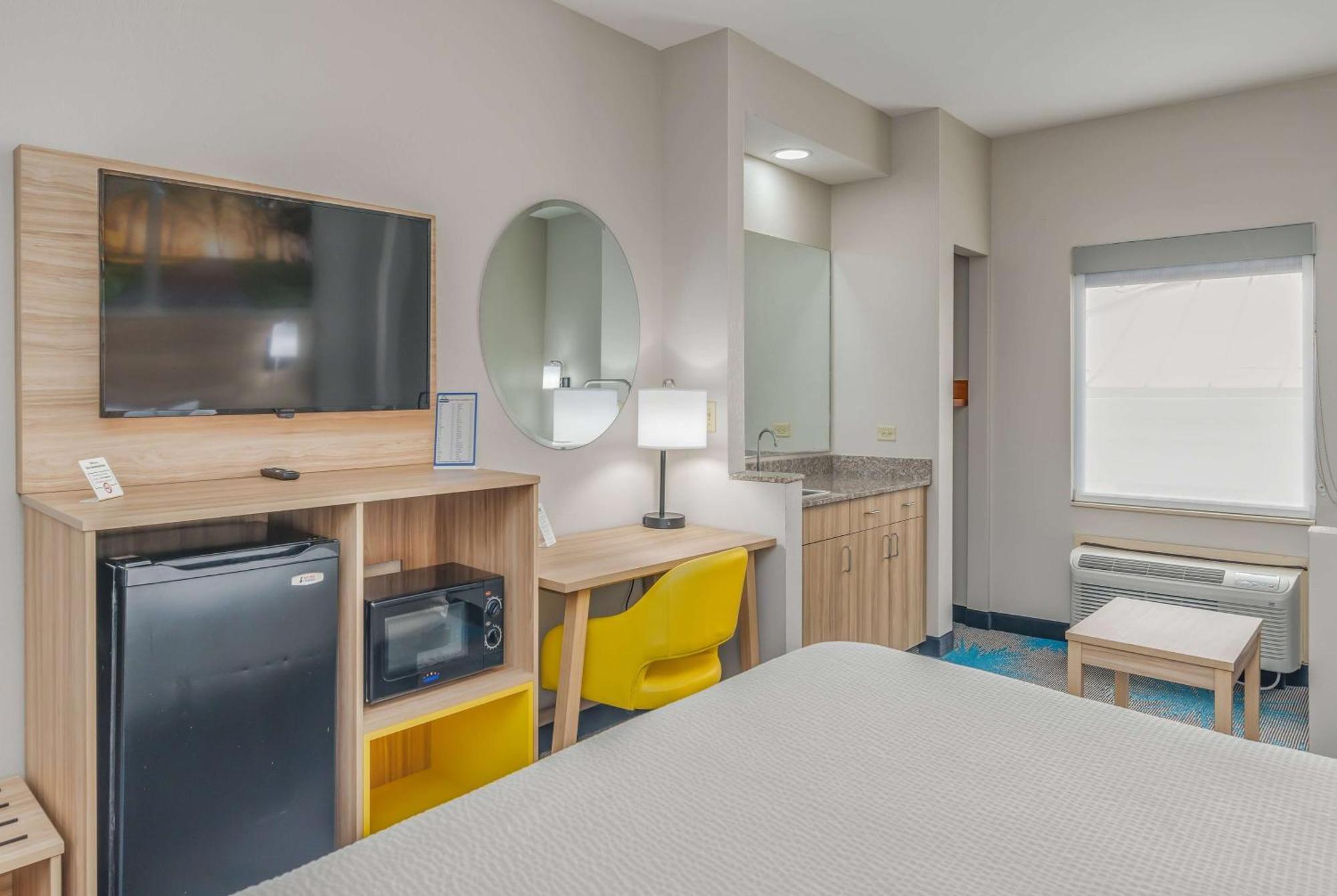 Days Inn & Suites By Wyndham Prattville-Montgomery Exteriér fotografie