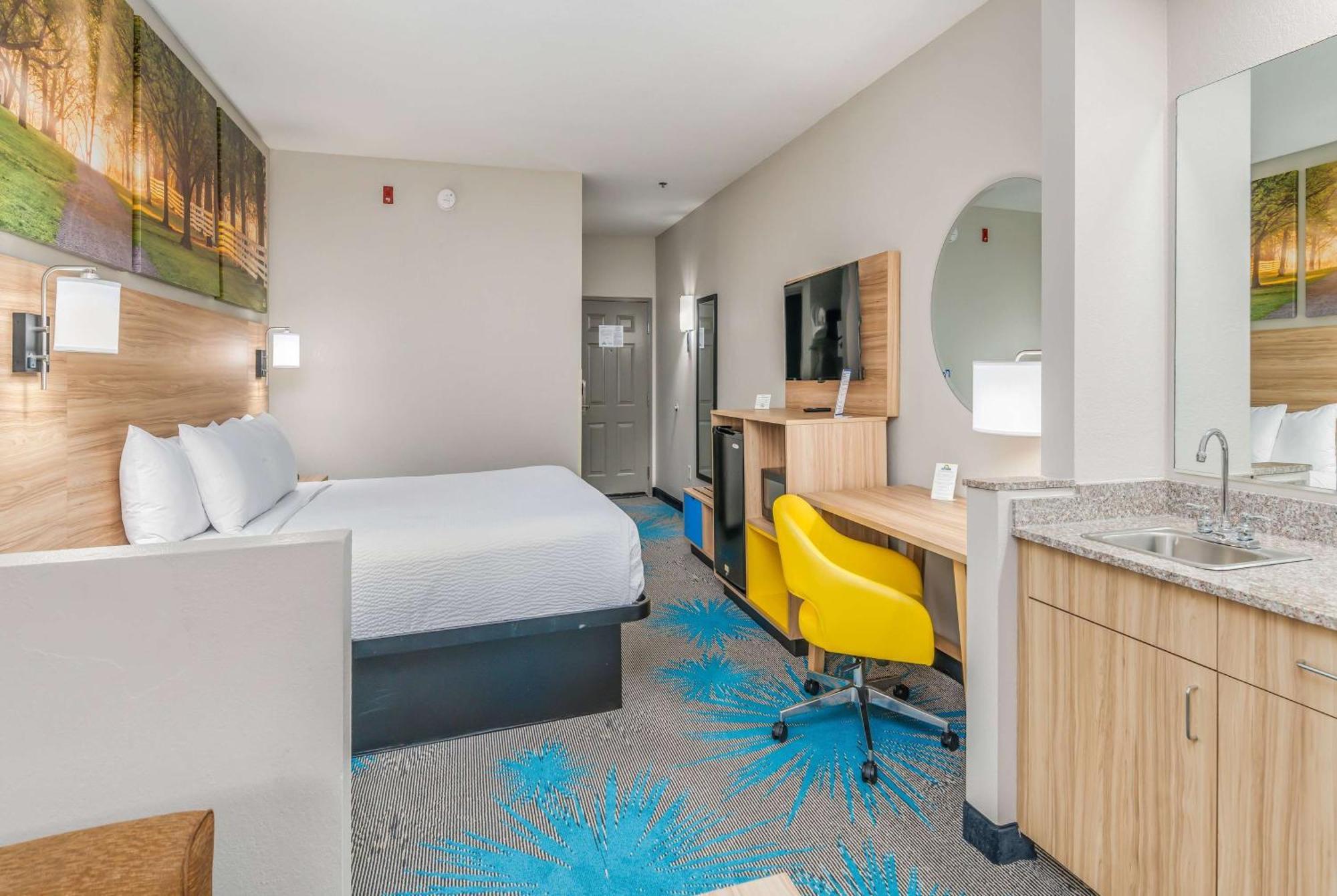 Days Inn & Suites By Wyndham Prattville-Montgomery Exteriér fotografie